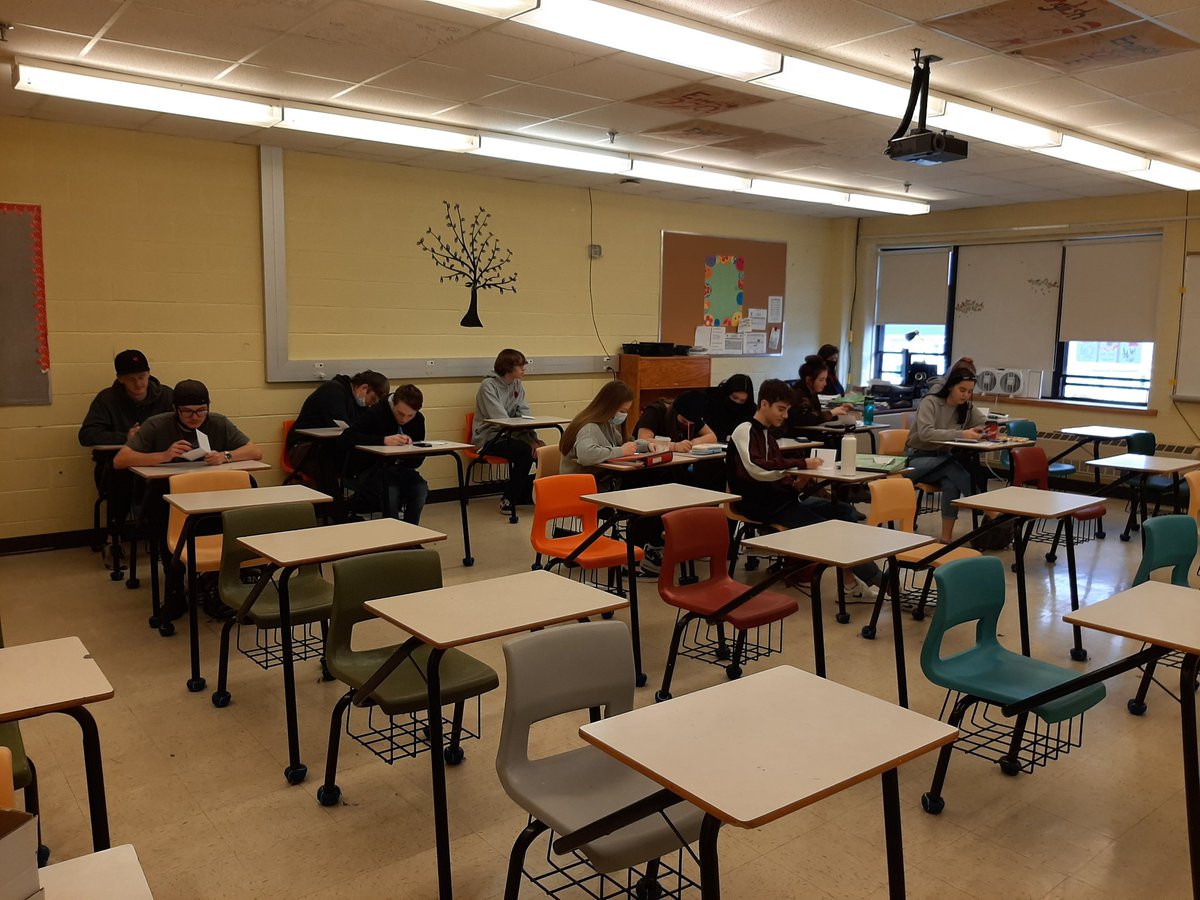 bbillardmar's tweet photo. @hthtigers students making christmas cards for the military as part of Remembrance Day observations @NLESDCA https://t.co/mXHrPG68F0