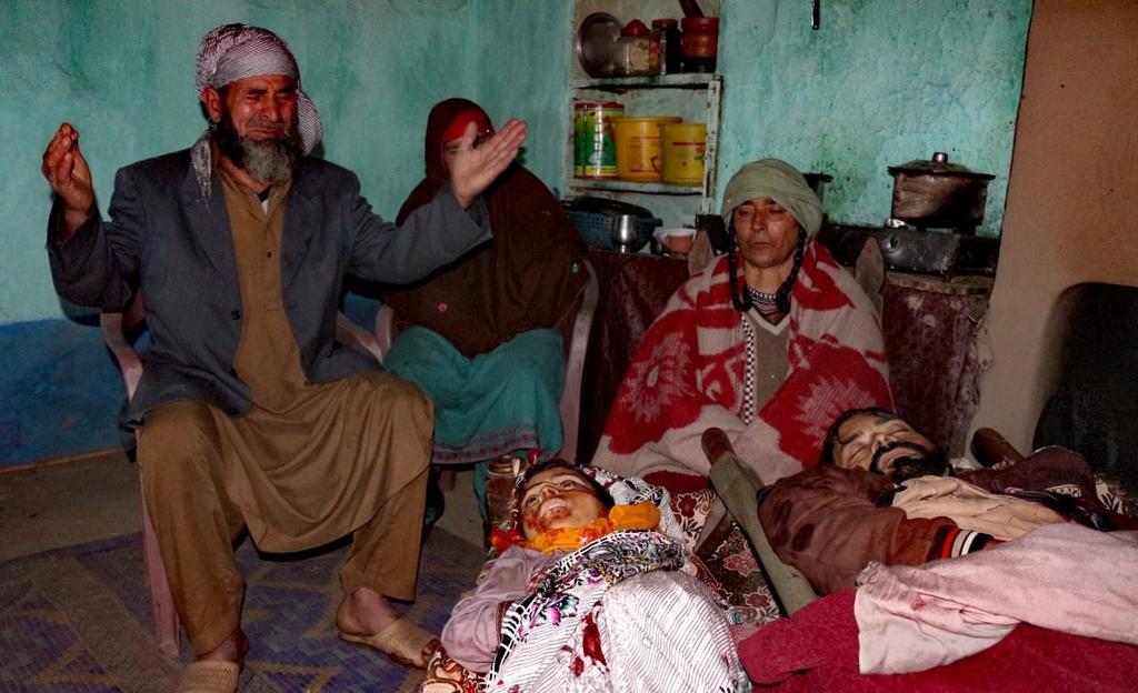 iamPakistanis's tweet photo. Is there anyone in Pakistan who could raise his or her voice for these People of Kashmir. #KashmirBleeds 💔 https://t.co/r6uQtYDTuA