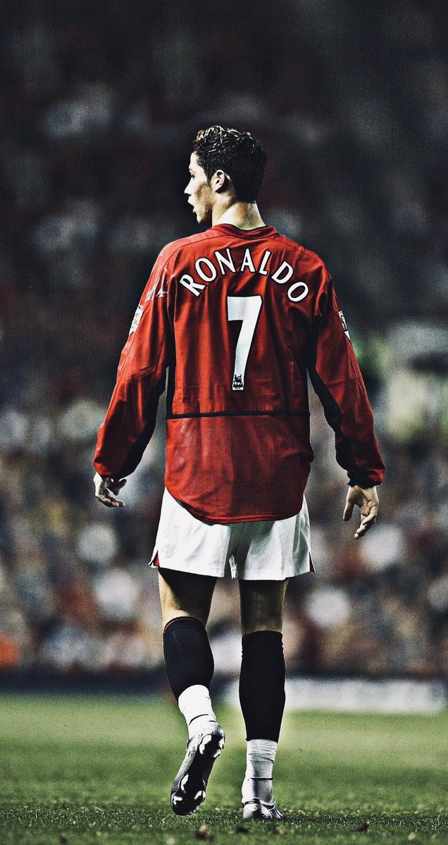 [Thread Cristiano Ronaldo] En plein confinement j’ai envie d’essayer de montrer pourquoi CR7 est mon GOAT, comment ce mec a inspiré des générations et nous a fait vibrer pendant 15 ans. Je parle pas de niveau de foot mais de ce qu’il représente pour moi et mon pays.  @Trivela_FR