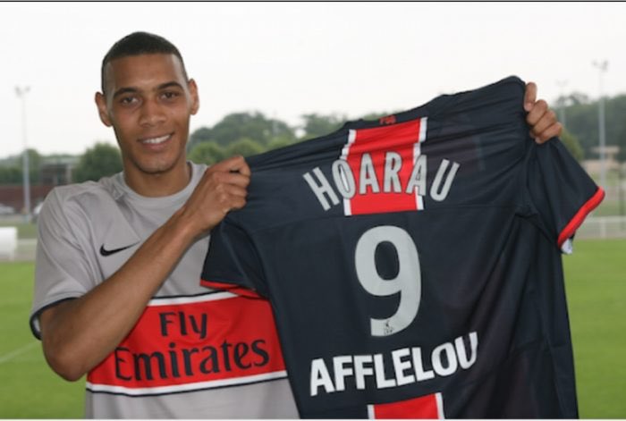 Guillaume Hoarau sera la première recrue. Recruté pour 0,5M d’euros en janvier 2008 en provenance du Havre. Il rejoint le club après un prêt de 6 mois au Havre. Meilleur joueur et buteur de L2 avec 28 réalisations. Il portera le numéro 9, symbolique puisqu’il succèdera à Pauleta.