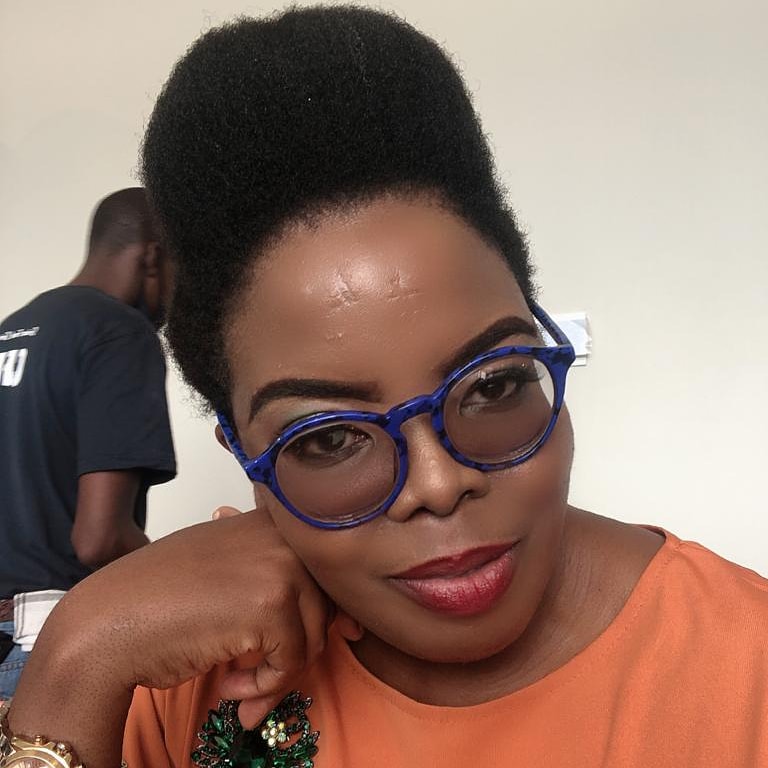 NomthiKay's tweet photo. During my primary school days I have always been called @Oprah . However, due to being bullied for the scars on my face when I was around 9 &amp; early teens I never saw her in me. Today I am a grown lady and I love it when people still think I resemble her well.
💖💝❤
#RETWEEET https://t.co/xSITp2hbAr