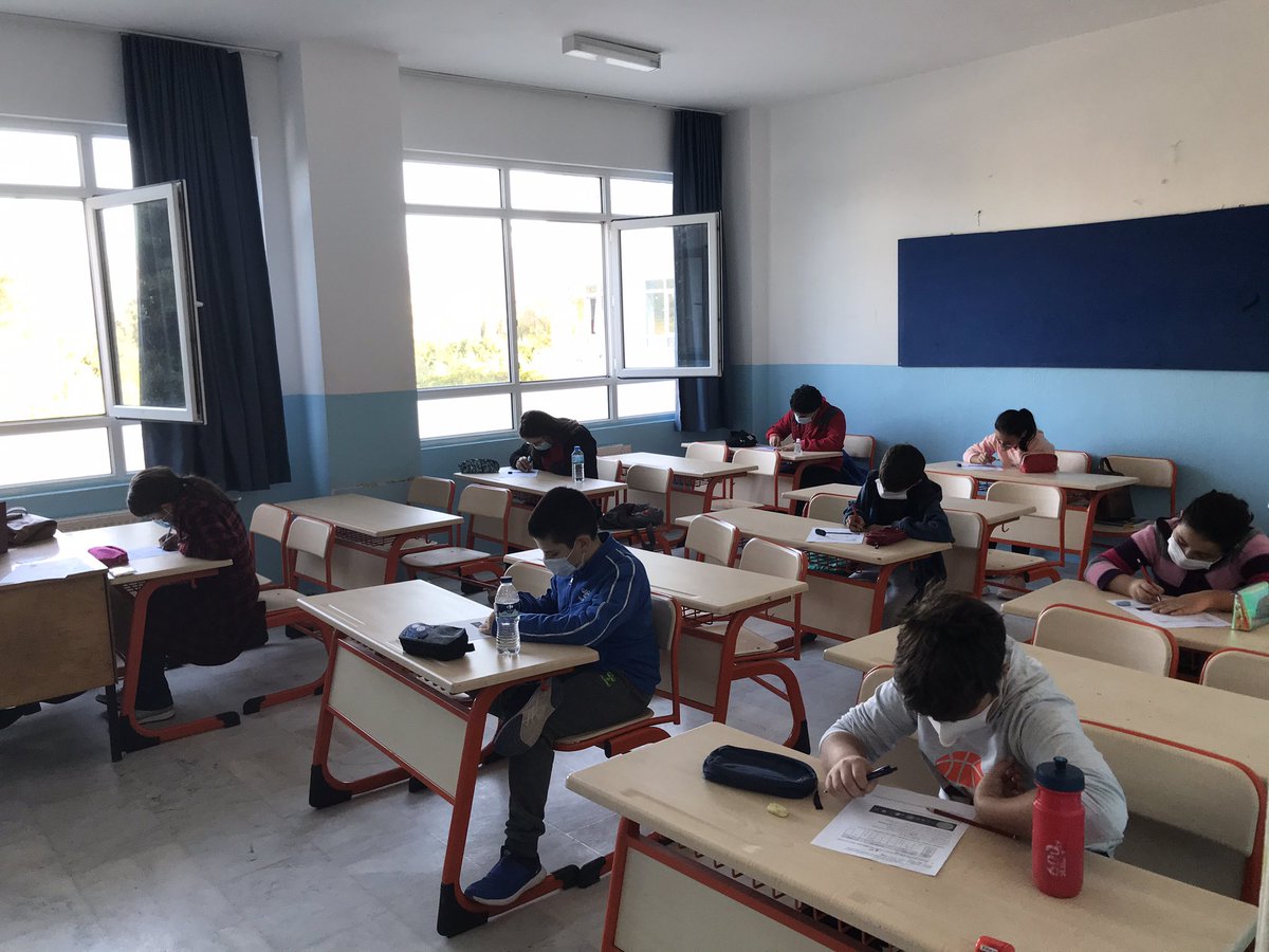 OrtaokuluVedat's tweet photo. Okulumuzda Covid 19 tedbirleri kapsamında, bugün tüm sınıf seviyelerinde 1. Yazılı sınavlar yapılmaya başlandı. Sınava giren tüm öğrencilerimize Başarılar Dileriz. @aslankorkmazmeb @MesutTOPALOLU @FerhatTutucu https://t.co/cEgmrYH8ic