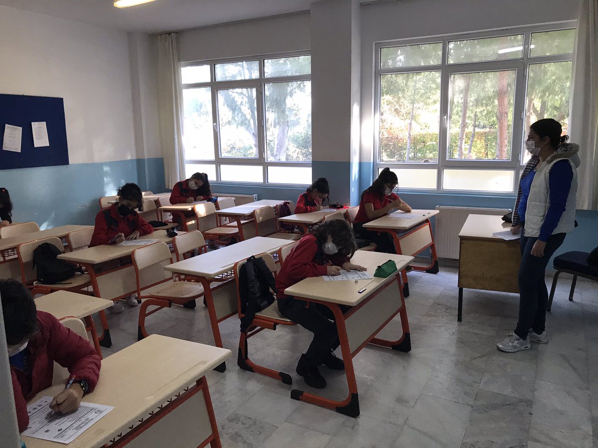 OrtaokuluVedat's tweet photo. Okulumuzda Covid 19 tedbirleri kapsamında, bugün tüm sınıf seviyelerinde 1. Yazılı sınavlar yapılmaya başlandı. Sınava giren tüm öğrencilerimize Başarılar Dileriz. @aslankorkmazmeb @MesutTOPALOLU @FerhatTutucu https://t.co/cEgmrYH8ic