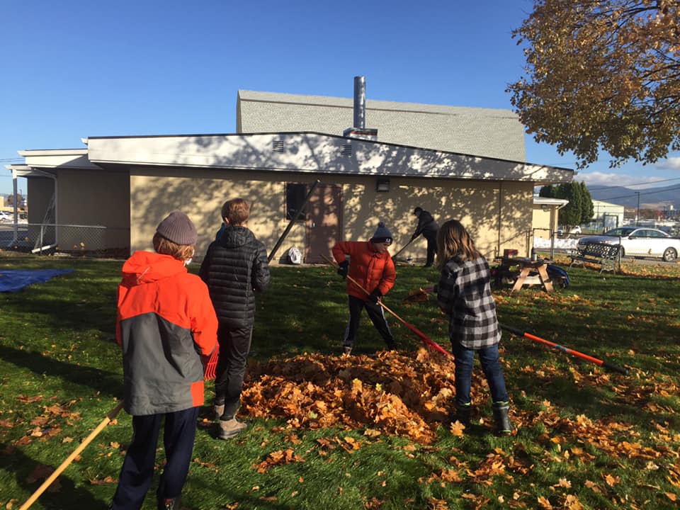 MontanaCouncil's tweet image. Doing a #GoodTurnDaily. Scouts of Troop 1911, Missoula, recently helped clean up the grounds of their charter organization, First Christian Church. Nine Scouts spent an hour-and-a-half raking and prepping for winter. Great job guys! #ScoutsBSA #MontanaCouncil