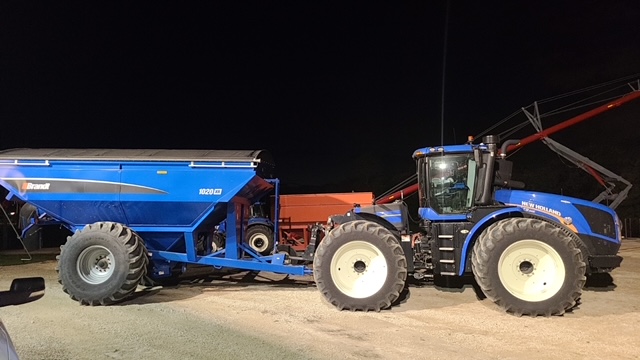 Richardson_Farm's tweet photo. Thanks to our #KelburnFarm & #BennettFarm partner
@Brandt_Group for the continued partnership and support throughout the growing season. #FarmFriendFriday https://t.co/Uj7O2rAQ4X