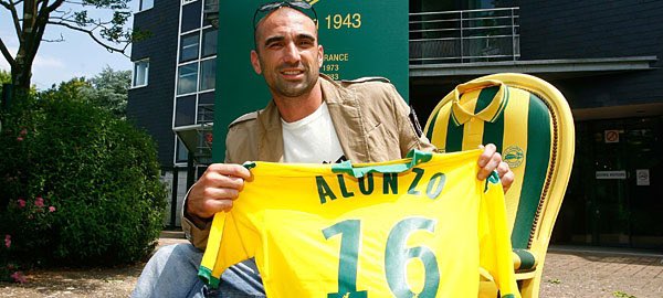 En plus du départ de Pauleta, Souza et Everton repartiront au Brésil en prêt. Bernard Mendy partira à Hull City, Didier Digard et Amara Diané, en conflit avec le club, partiront à Middlesbrough et Al-Rayan, Rodriguez à Porto, N’Gog à Liverpool, Yepes au Chievo, et Alonzo à Nantes