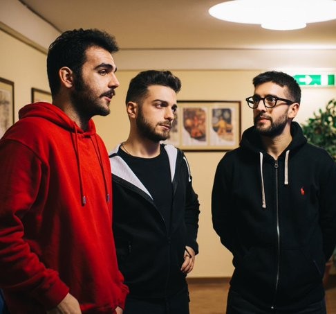 SItalianas's tweet photo. Este miércoles a las 14:00 en Argentina (18:00 en Italia) volvemos a deleitarnos con el especial “@ilvolo infinito: versiones bilingües” emitido el sábado 7 ppdo. en la sintonía de @SItalianas por https://t.co/DogQPgZv1F,
https://t.co/83FCwjopG1 y https://t.co/HxLJ4DnLr7 https://t.co/28hX5Rgh15