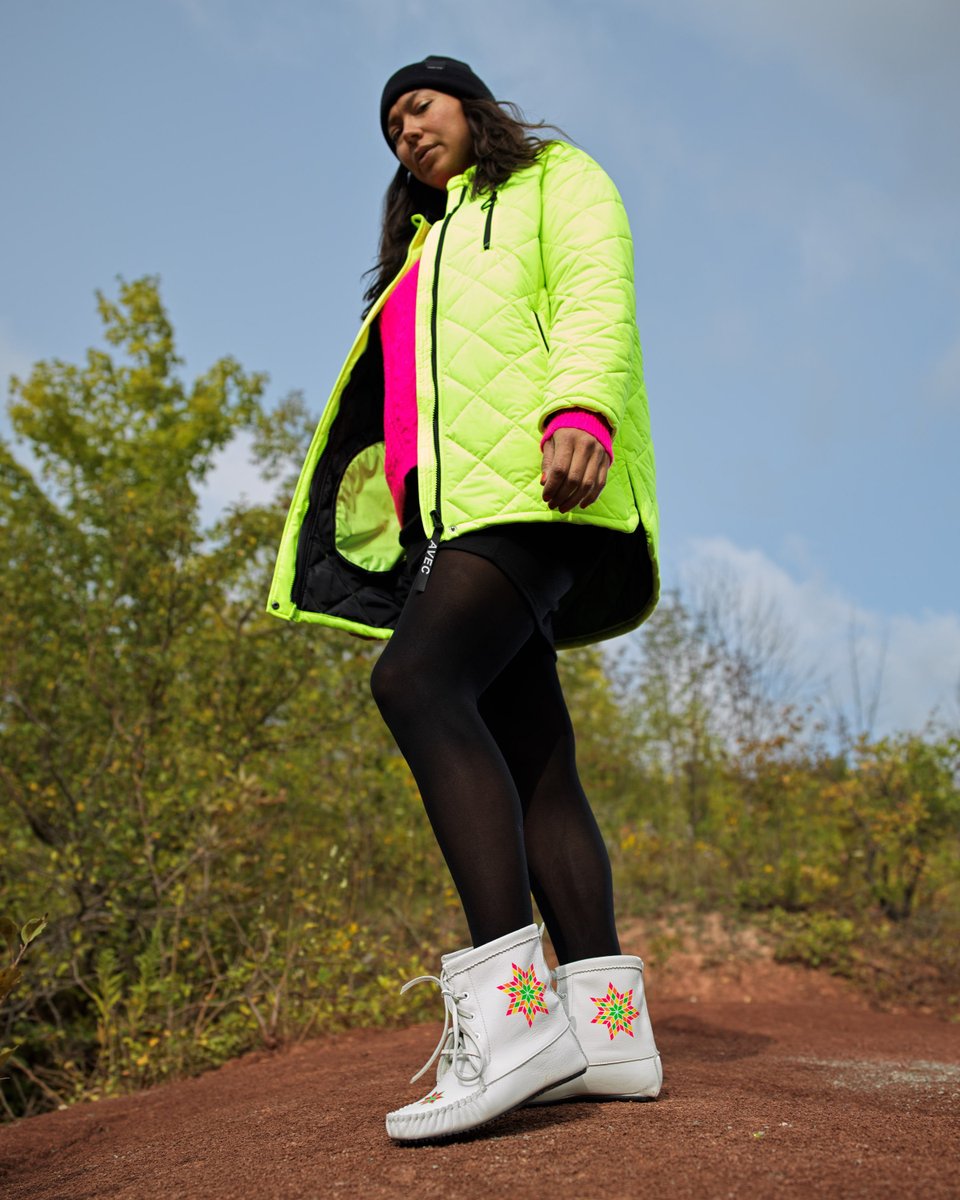 HoltRenfrew's tweet image. For their 2020 Artist Series program, @Manitobah connected and collaborated with some of North America&apos;s most talented Indigenous artists. Discover Sarain Fox’s Kootenay mukluks, available online and in-store at Holt Renfrew Bloor and Calgary. &amp;gt; bit.ly/3esO1Hb #hproject