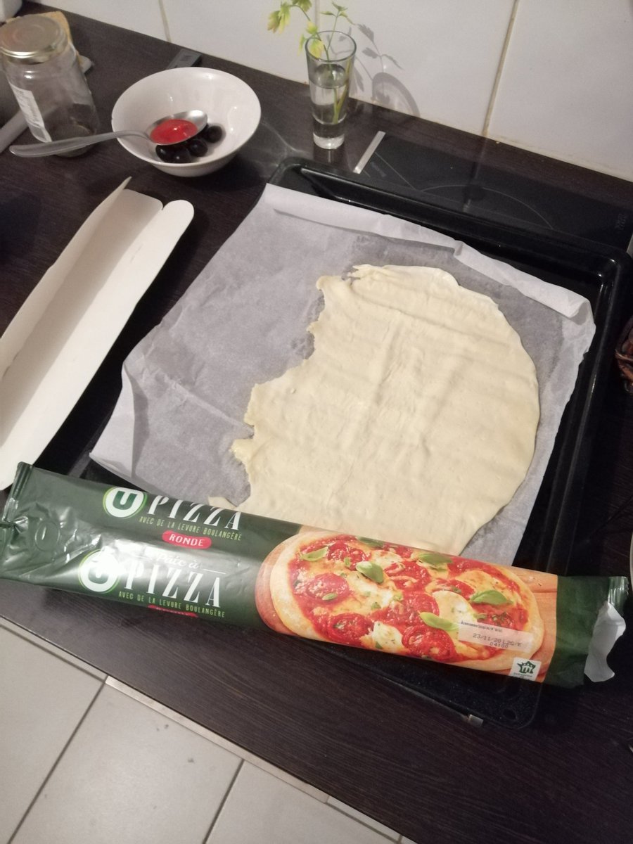 CospliiX's tweet photo. J'voulais me faire une petite pizza avec la délicieuse pate à pizza U #U @ULesCommercants
Un peu déçu en ouvrant l'emballage https://t.co/omF4PV6PhB