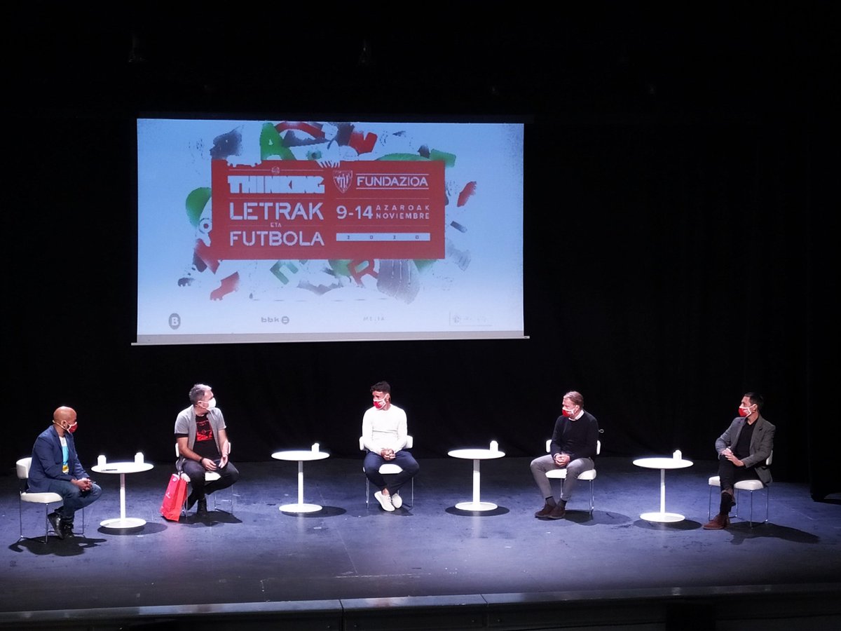 iPatxi's tweet photo. Solasaldiaren unea, #Sixdream dokumentalaren ostean.
@maia_jon eta @aritzaduriz11 berbetan, #euskaraz eta modu hunkigarrian https://t.co/Gp9rMczjUn