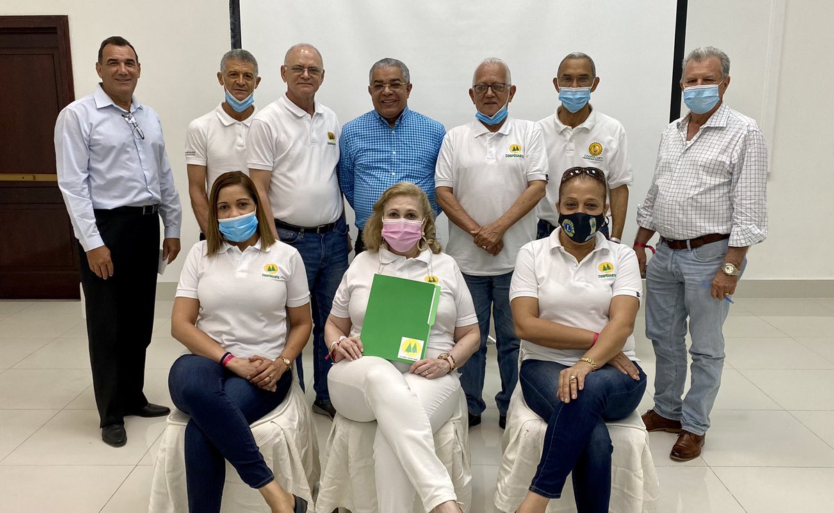 Urologodrperezg's tweet photo. La educación financiera que nos has negado el sistema educativo Dominicano tenemos que buscarlo lo esté gracias #coopduarte por ayudar #MINERD https://t.co/LleBGEdDtr