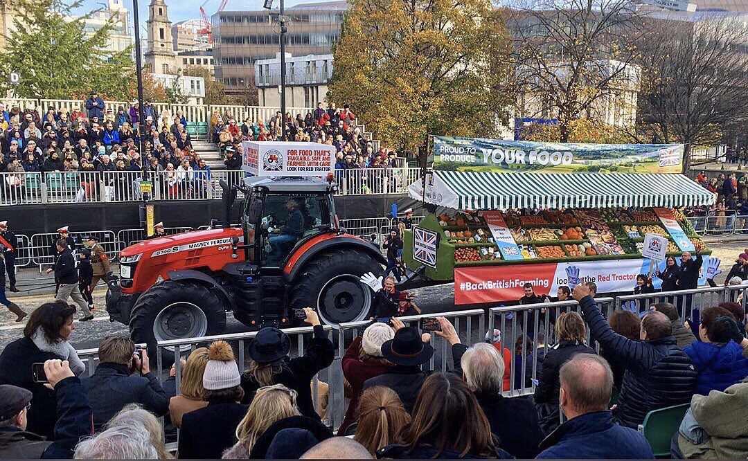 Ohh to be parading this tractor around the streets of London again....Sadly a year ago today, but I’d say we left enough of an impression to last two years!🎉🚜🌾🥩 #BackBritishFarming #NiYwFfermioCymru #LordMayorsShow