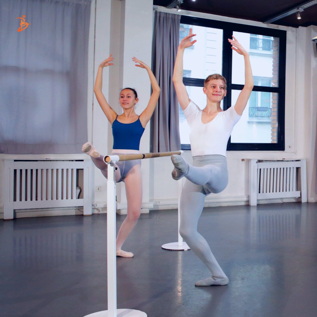 CoreDeBallet's tweet photo. Who does not like to finish a grand battement with a hold?

⁠#onlineballet #barreclassesonline #ballerinatraining #balletboys #maledancer #balletdancer #dancertraining #tothebarre #coredeballet #strongerdancers #healthierdancers #ballettraining #netflixforballet https://t.co/AofBqKq7jf