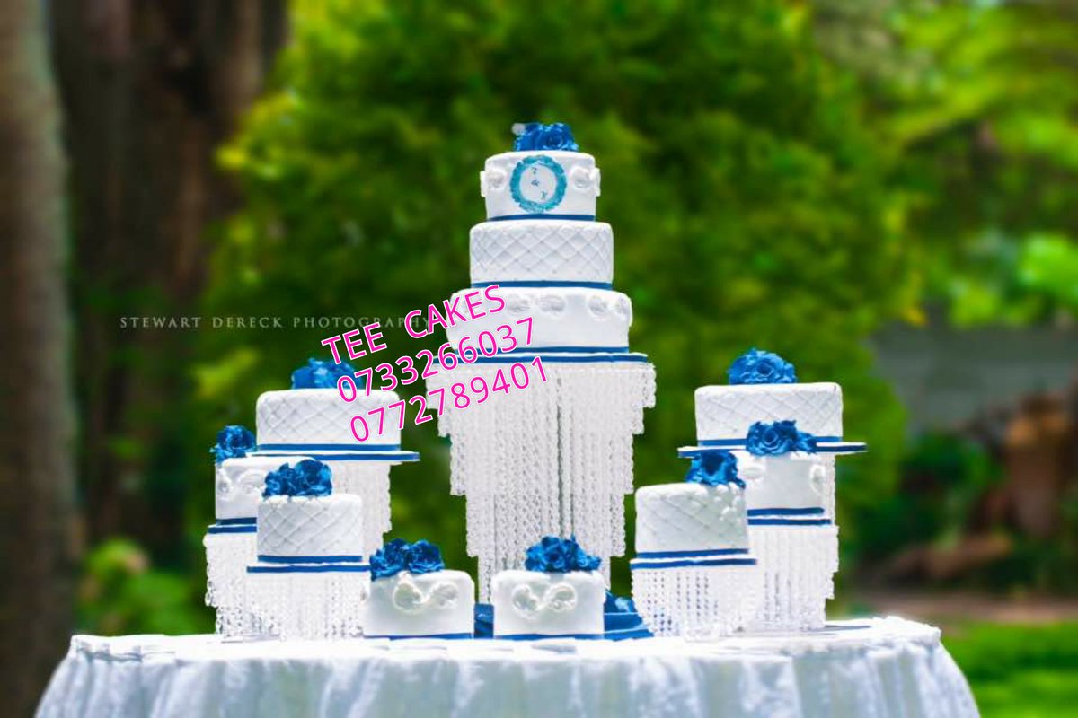 TEECakes10's tweet photo. Some wedding cakes from a few years back https://t.co/diyJwKXLLV