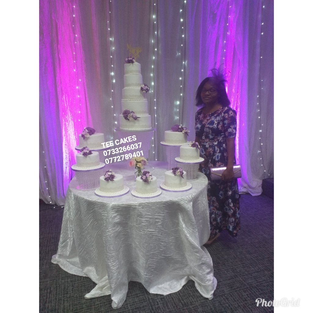 TEECakes10's tweet photo. October's wedding cakes https://t.co/KASNosHa20
