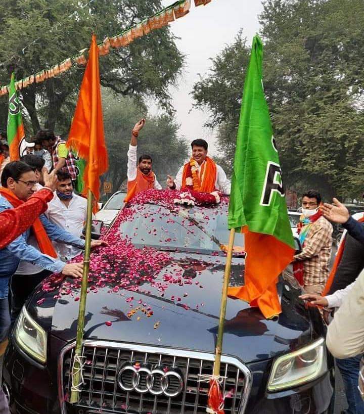 MKaushalBJP's tweet photo. आज, @BJP4Delhi प्रदेश कार्यालय में पूर्वांचल मोर्चा के प्रदेश अध्यक्ष  के रूप में अपना पदभार ग्रहण किया, जिस में प्रदेश संगठन महामंत्री @siddharthanbjp जी , पूर्व अध्यक्ष, @MSinghBJP जी व पूर्वांचल मोर्चा के कार्यकर्ता उपस्थित रहे। https://t.co/3RbAvSMfPE