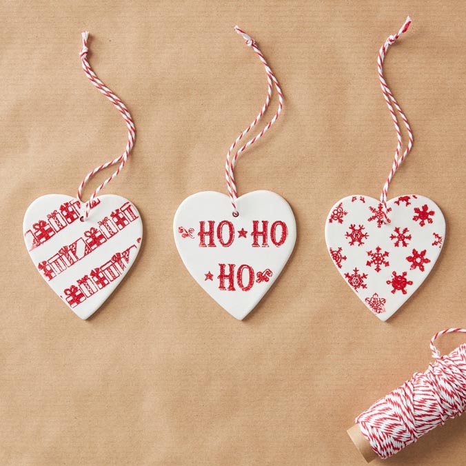 Hobbycraft's tweet photo. Transform our ceramic hearts into beautiful tree decorations this Christmas, using some inks and embossing powders.

Follow the tutorial: https://t.co/Kb4TzfigwU

#CraftTogether #CeramicDecorations #Hobbycraft https://t.co/XzytJRY0EZ