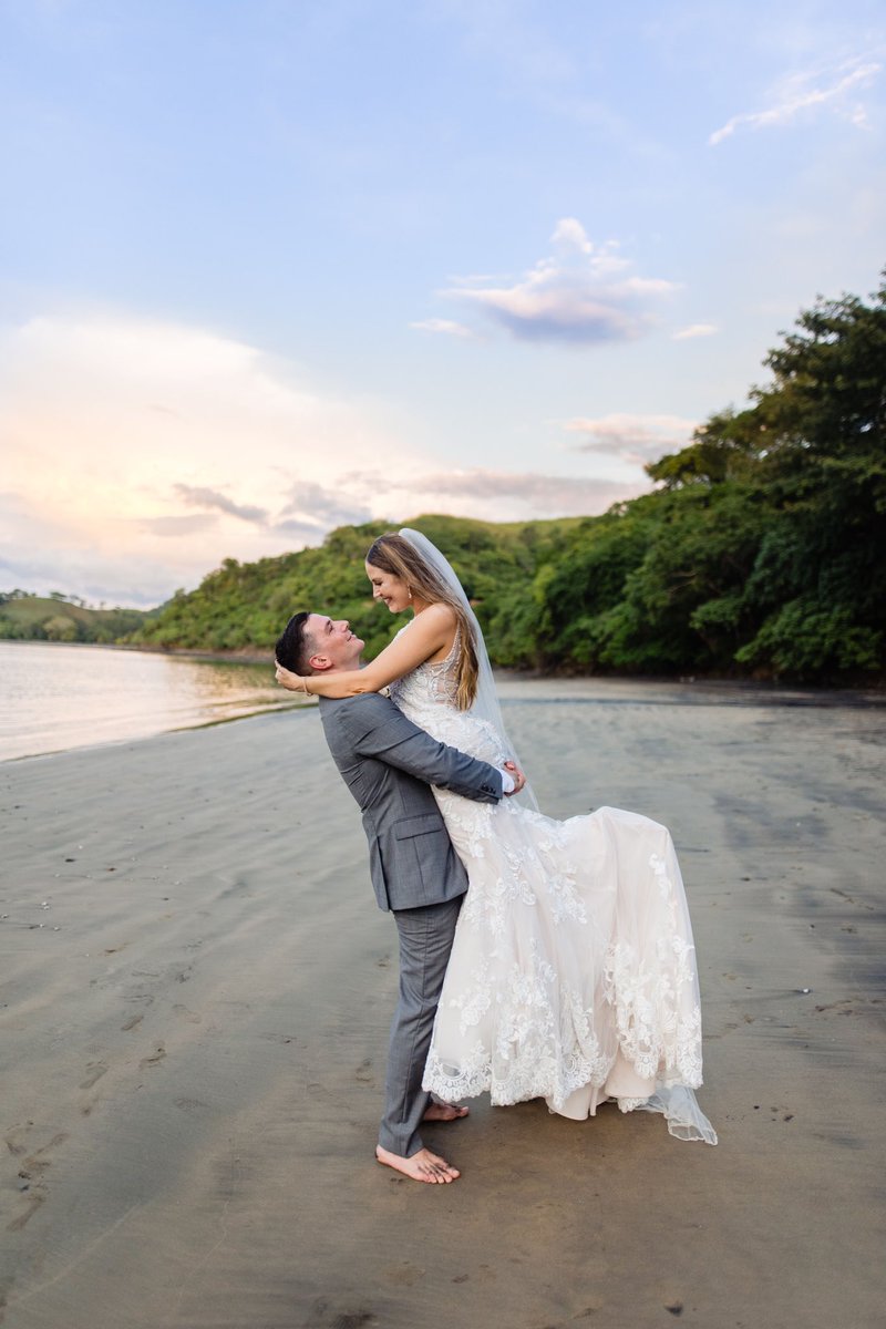MelinaIverson's tweet photo. Yesterday was 1 yr married to the man of my dreams. Love you more than life my sweets https://t.co/uKnLRIjpfb