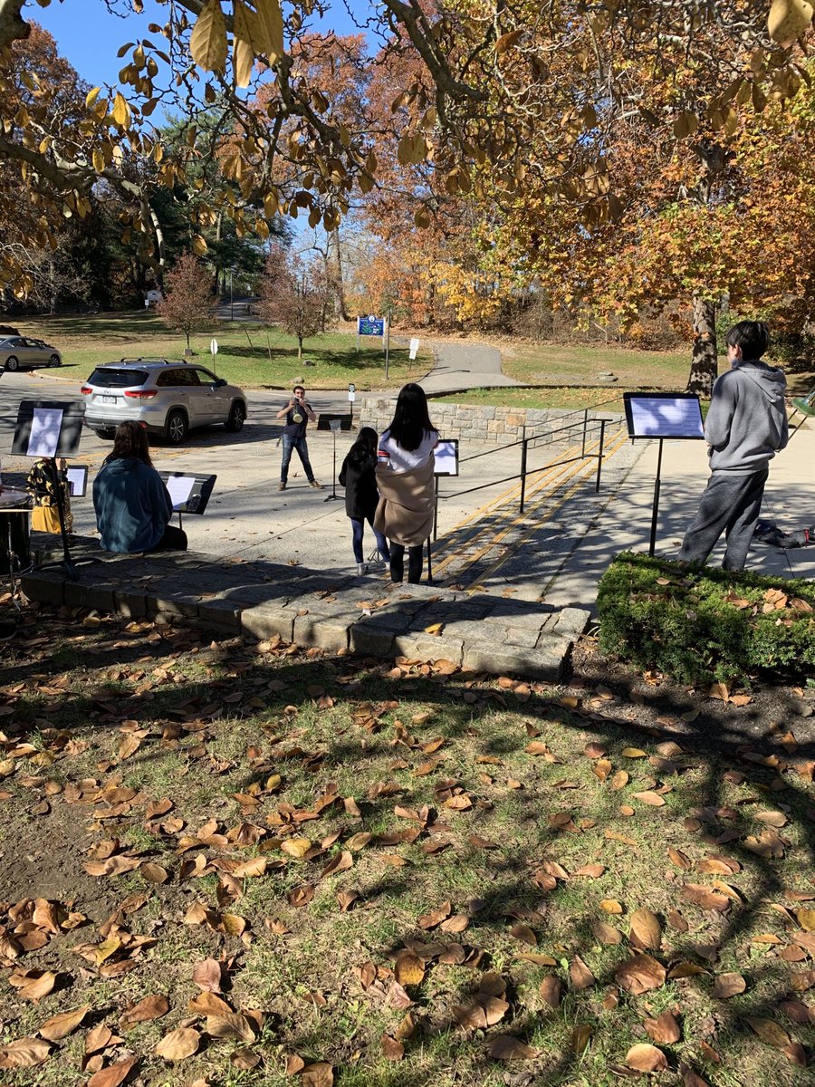 vkniewel's tweet photo. Beautiful day for a socially distanced Edgemont Jr High band session🎼 https://t.co/zzBPZkazNj
