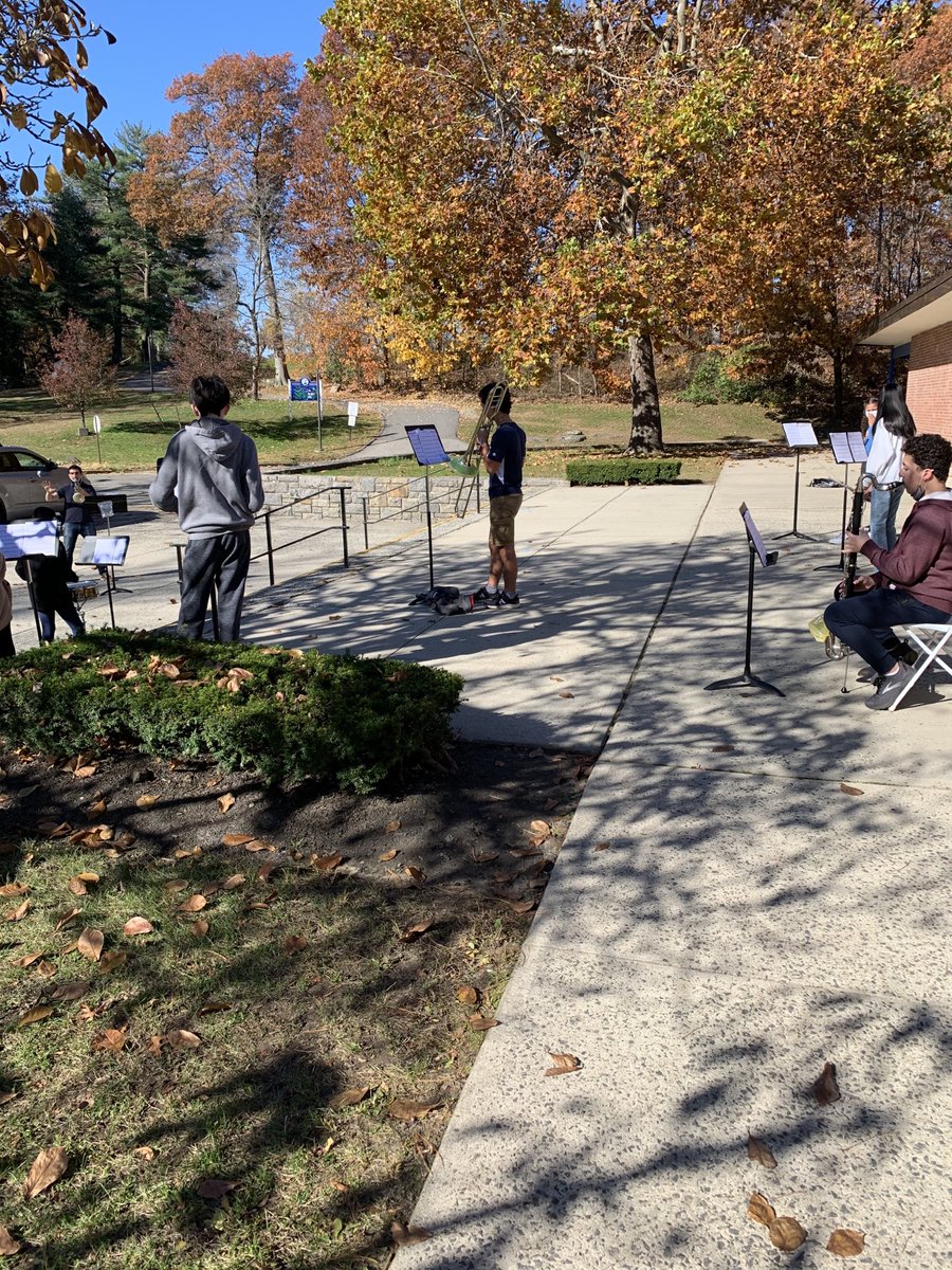 vkniewel's tweet photo. Beautiful day for a socially distanced Edgemont Jr High band session🎼 https://t.co/zzBPZkazNj
