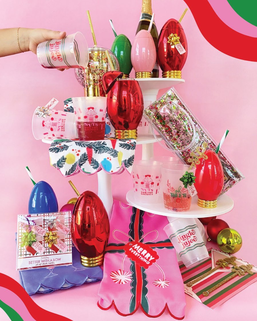 packedparty's tweet photo. The holidays are HERE! Alllllll these perfect gifts are now available to shop 💝 Check out the full collection including our best-selling Holiday Light Cups, Snowglobe Sipper, Cookie Cutters &amp; SO MUCH MORE! 🎅🎄✨ #PartyingForTheHolidays

https://t.co/p38sfk1rjA https://t.co/3lndji88mo