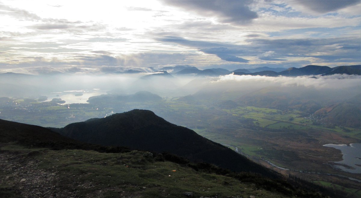 StanLeigh18's tweet photo. Today's walk #UllockPike #LongSide #CarlSide from #Ravenstone
- Approaching Ullock Pike summit
- #Dodd & #Derwentwater
- Long Side summit
- #Derwentwater #Newlands #Coledale
with #Criffel in Dumfries & Galloway appearing as an island in the mist in images 1&3 https://t.co/jRwrsvxkLP