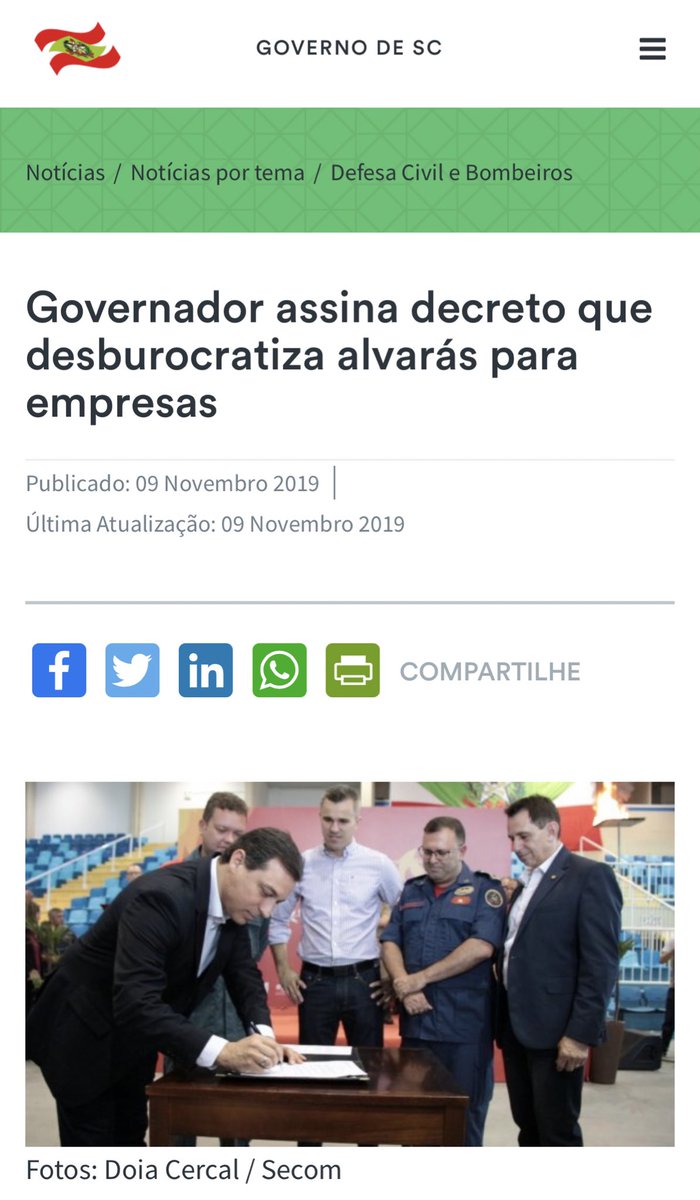 douglas_borba's tweet photo. DESBUROCRATIZAR O SERVIÇO PÚBLICO! 
Há 1 ano atrás, assinávamos o decreto que regulamentou a auto declaração para alvarás do Corpo de Bombeiros de Santa Catarina. https://t.co/VgifsVS7aI