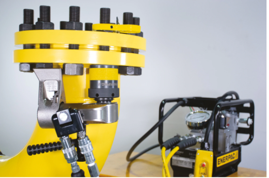 enerpac's tweet photo. With a simple twist and push action, the new Enerpac Safe T Torque Lock engages onto the nut or bolt, allowing users a hands-free operation in any orientation.

No reaction washers or other loose components to contend with!

#enerpac #handsfree #torquetool #bolting https://t.co/DIAN6xNuDt