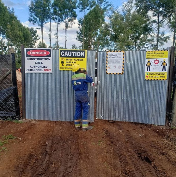 Constafrica's tweet image. ⭕In need of contruction signages? Talk to @woodnorkgreen for customized safety signs for your construction site.

#branding #safetysigns #constructionsigns #sitesafetysigns