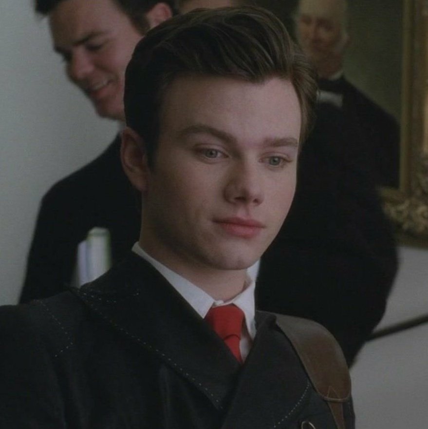 labyrinthwar's tweet photo. k: oh, excuse me. um, hi. can i ask you a question? i’m new here.

b: my name’s blaine.

k: kurt. 

#10yearsofklaine https://t.co/11pz9Isx2v