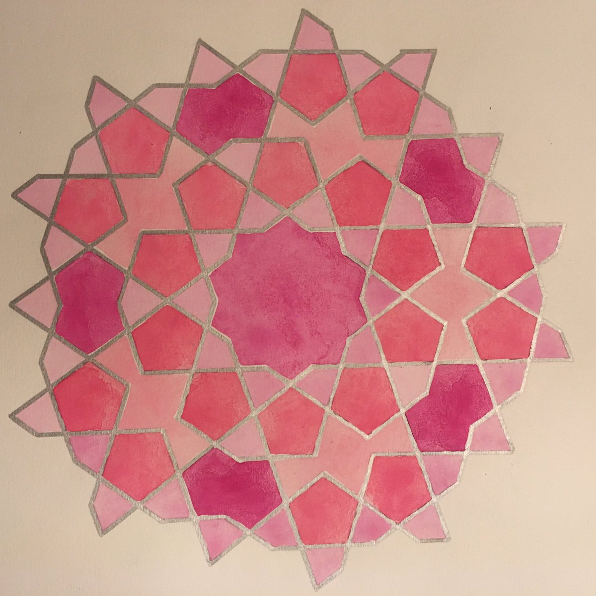 draustinmaths's tweet photo. For #mathsartmonday the fourth Umm Al Girih #fivefoldfun tutorial from @samira_mian #mathsart #islamicart @c0mplexnumber https://t.co/dCE58M0L2j