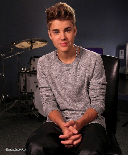 flatlineuhl's tweet photo. Justin Bieber           Justin Bieber 
at 18                         at 26 https://t.co/vX92huj5ju