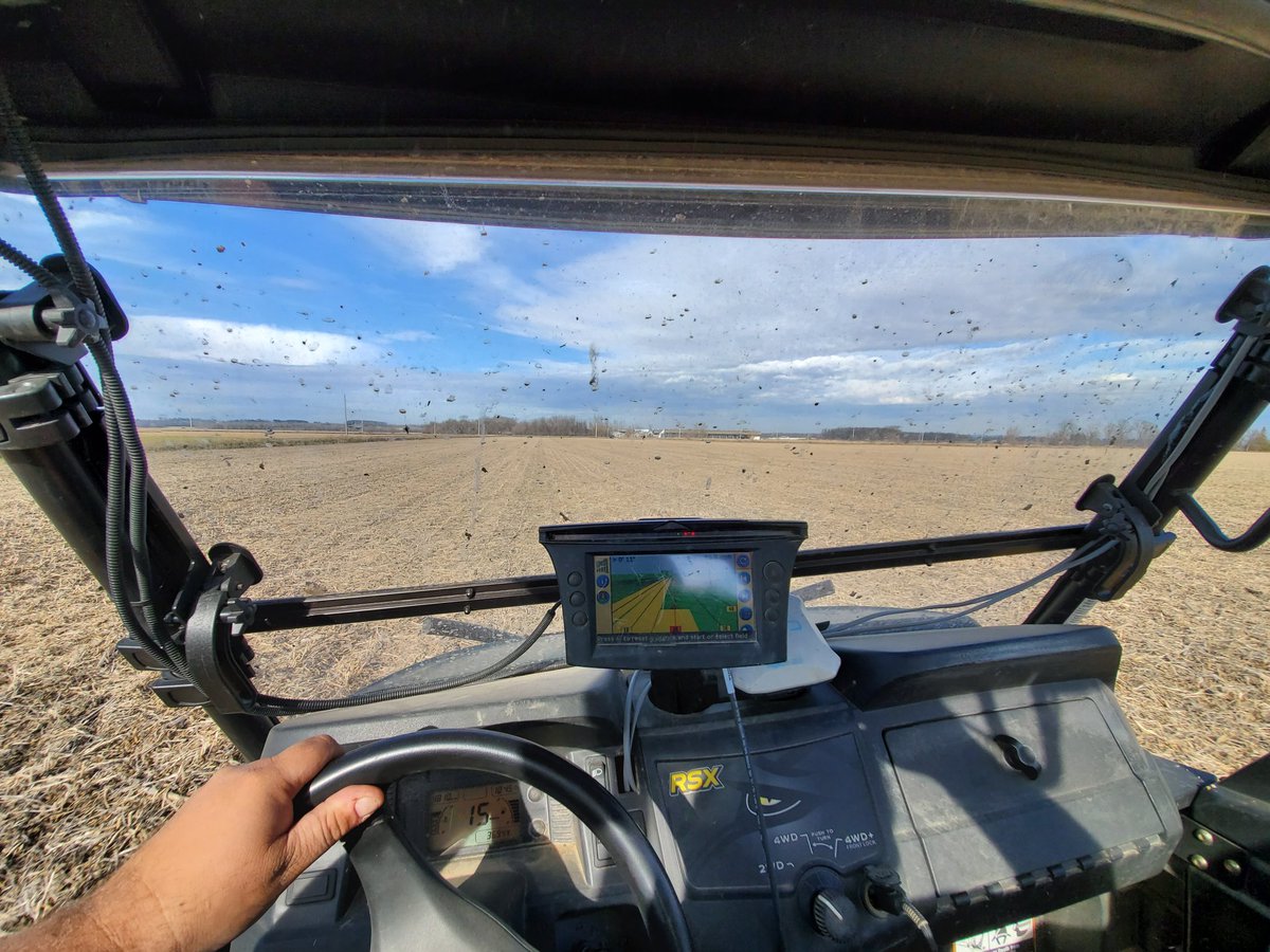 MosburgerA's tweet image. Next @SoilOptix job today, Beachburg. Fantastic soil conditions and 19 celcius.
