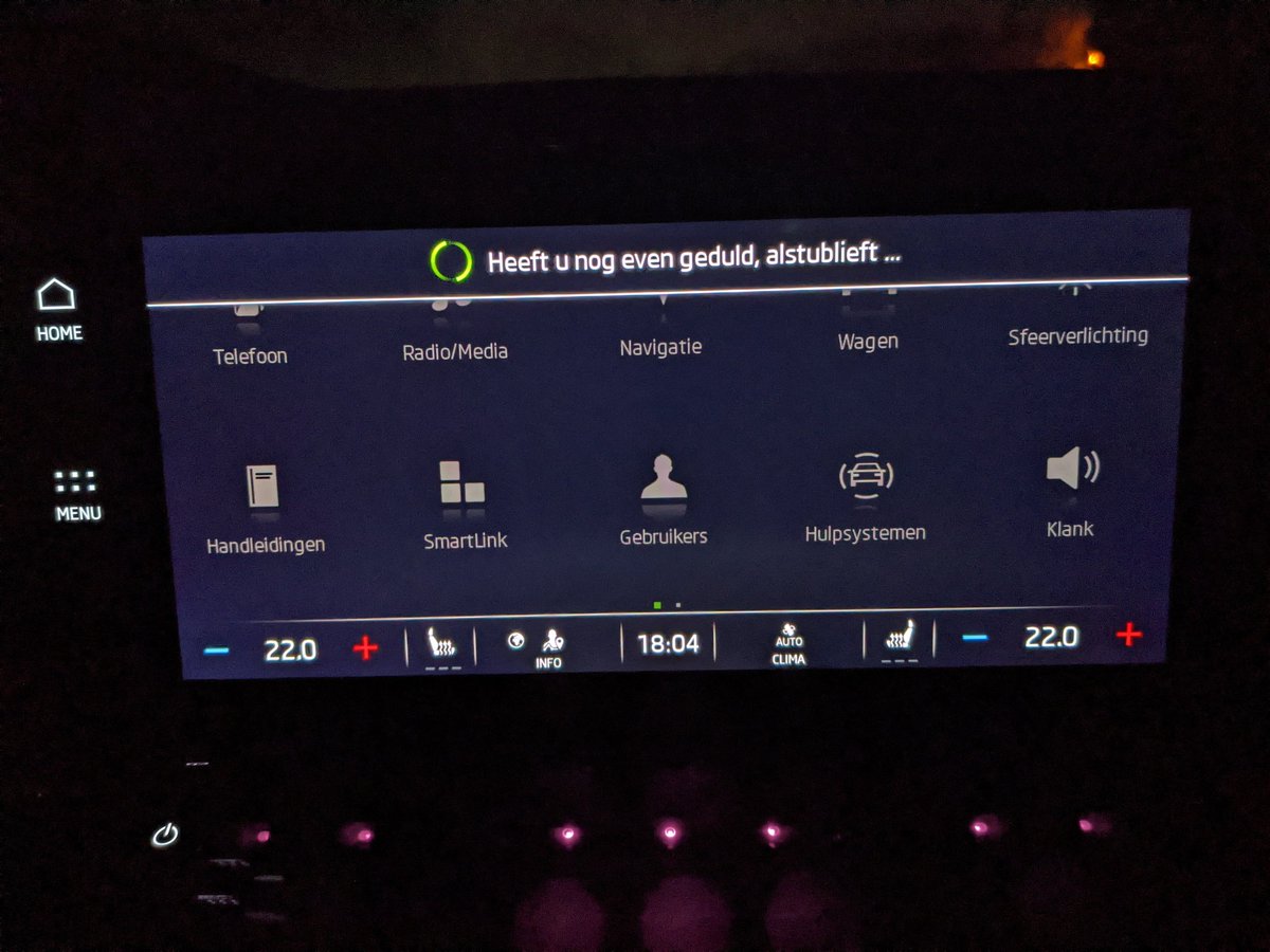 Hey <a href="/SKODABEnl/">SKODA Belgium</a>, wat moet ik hiermee? Nu alles via het infotainment bediend moet worden, zou ik dat ook graag kunnen doen. Maar ik kan niets meer doen wanneer mijn gebruikersprofiel niet geladen kan worden. Geen Clima, geen voice control, no nothing! Zeer vervelend! #newoctavia