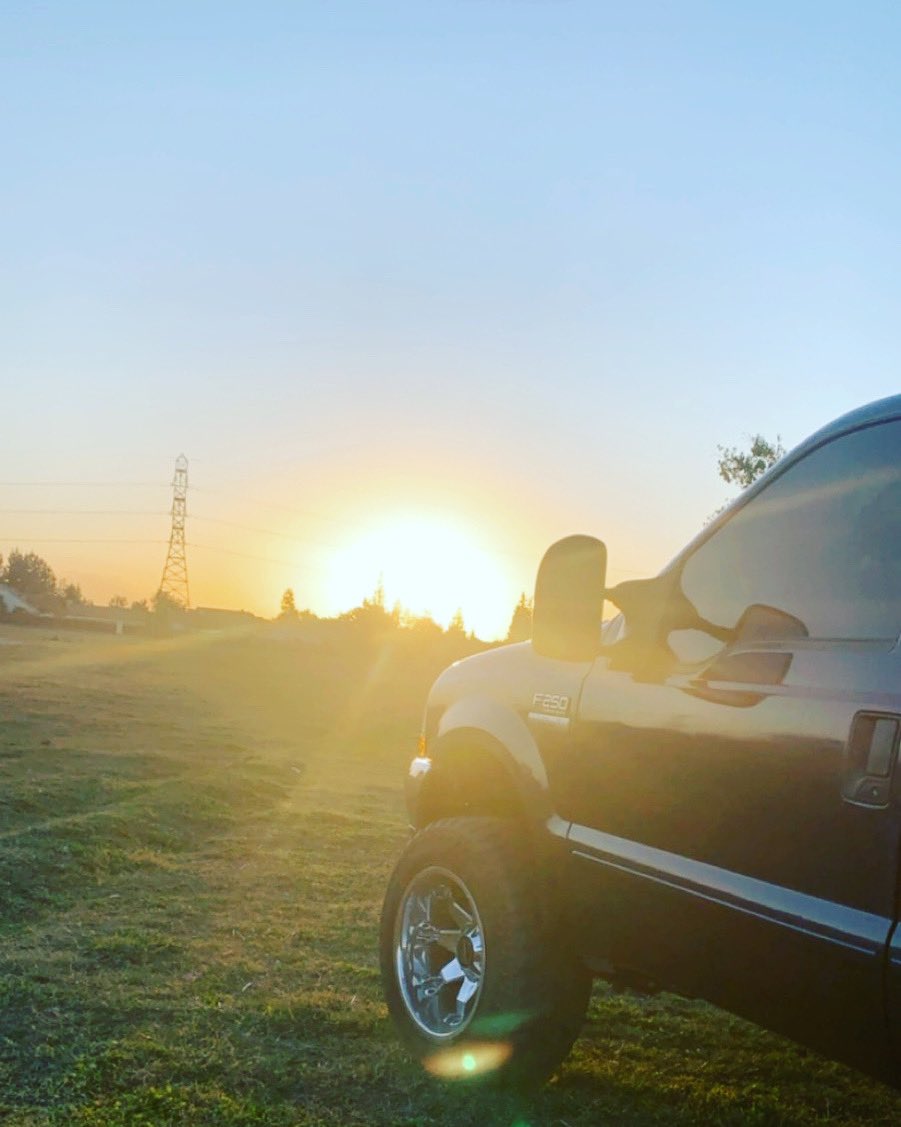 pounceyog1's tweet photo. Sunday sunsets ☀️ https://t.co/63TXtfJUAh