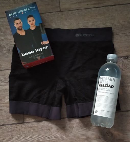 TrailRunner_76's tweet photo. Nouveau test en ligne avec les premiers éléments de la box @AthletesRC , je commence avec le Boxer Base Layer de chez @Brubeck_fr et   la boisson "Reload" de chez @vitaminwell 
Bonne lecture, faites attention à vous :D

https://t.co/rdaULYzUaB https://t.co/xx2niZop0e