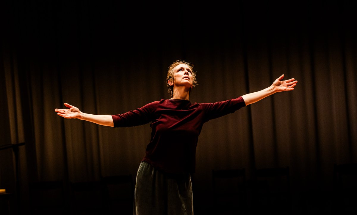 southeastdance's tweet photo. Rosemary Leeโs work often explores transience and focuses on the passage of time. For #SED2020Vision she has chosen Peace Starts With Me by Magali Charrier which โreveals constantly changing statesโ. Watch the glimmering, mercurial short here: https://t.co/IDHIX0O6V3 https://t.co/JJCxKU7BZH