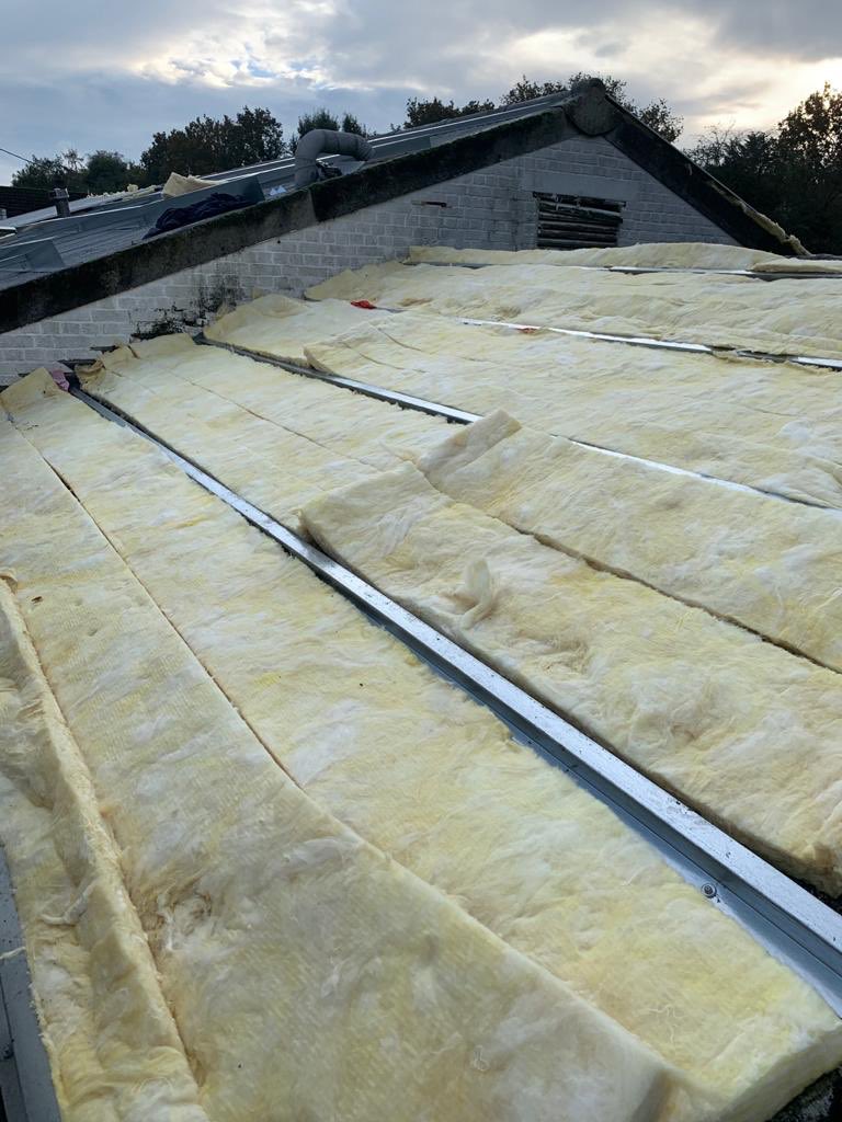 FirstFixGroup's tweet photo. Galleywood, Chelmsford.
#newroofs being formed . 
Day 12 . 
&amp; #valleygutter and #sheeting has begun   #hiproof https://t.co/qZQ1tmNqgw