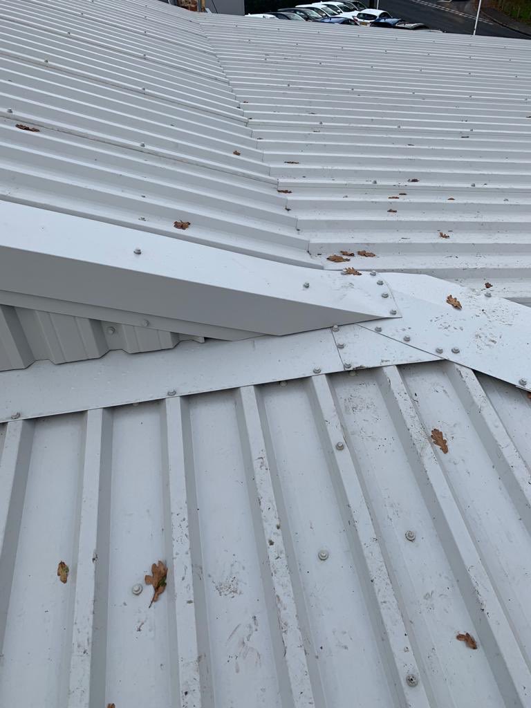 FirstFixGroup's tweet photo. Galleywood, Chelmsford.
#newroofs being formed . 
Day 12 . 
&amp; #valleygutter and #sheeting has begun   #hiproof https://t.co/qZQ1tmNqgw