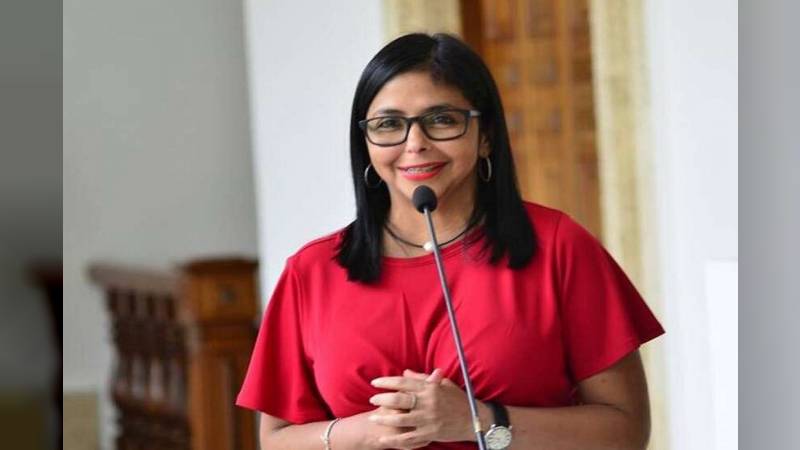 Delcy Rodríguez celebró el retorno de la Revolución Bolivariana a la embajada de Vzla en Bolivia mazo4f.com/229896 #El6DLosVamosACambiar