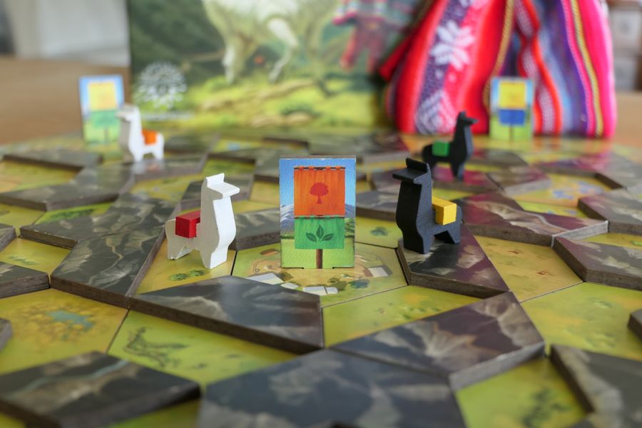 In the two-player game P'achakuna (@Treecer_atops), you move only on valleys or mountains depending on your llama's color, w/ you delivering dye to ideally pocket some of your own. Change the board during play to create long paths for yourself.

BGG: boardgamegeek.com/boardgame/3215… —WEM