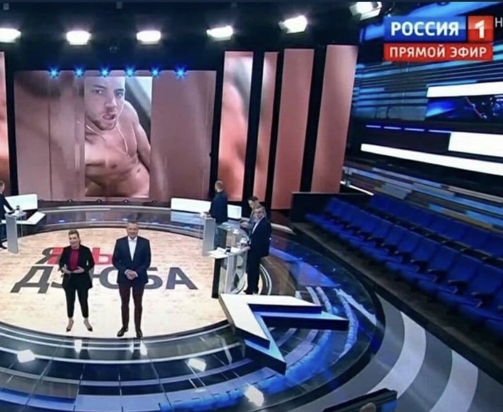 navalny's tweet photo. Прямой эфир федерального канала. И потом эти же люди будут рассказывать, что Россия - духовная страна, последний оплот мирового консерватизма, стоящий на пути европейского разврата https://t.co/hr7nOQgVmm