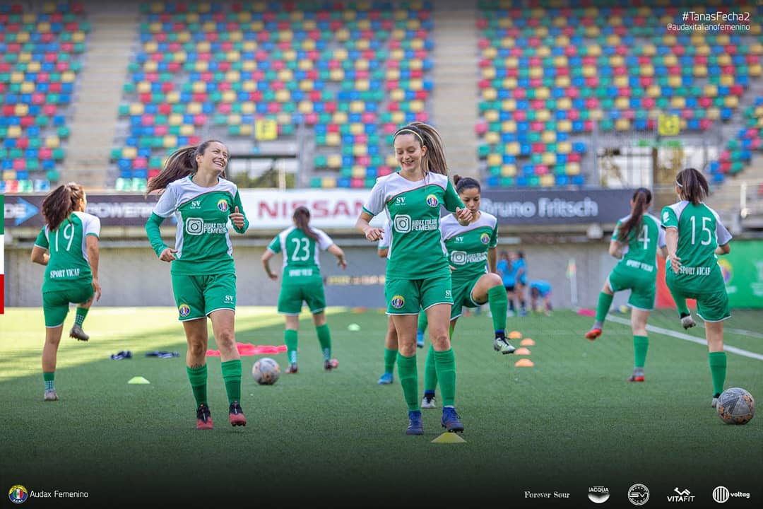 Audaxfemenino's tweet photo. Lindo inicio de semana para tod@s 🤩🇮🇹
.
Si, estamos felices ❤️, pero ya estamos pensando en nuestro próximo rival 🙅🏻♀️⚽.
.
📸 : Guillermo Rivas 🔝.
@audaxitaliano @ANFPChile @ANJUFFChile
#AquíJugamosTodos #TconA #AudaxItaliano #AudaxFemenino #Transicion2020 #NosotrasJugamos https://t.co/ykL1ERAJ6u