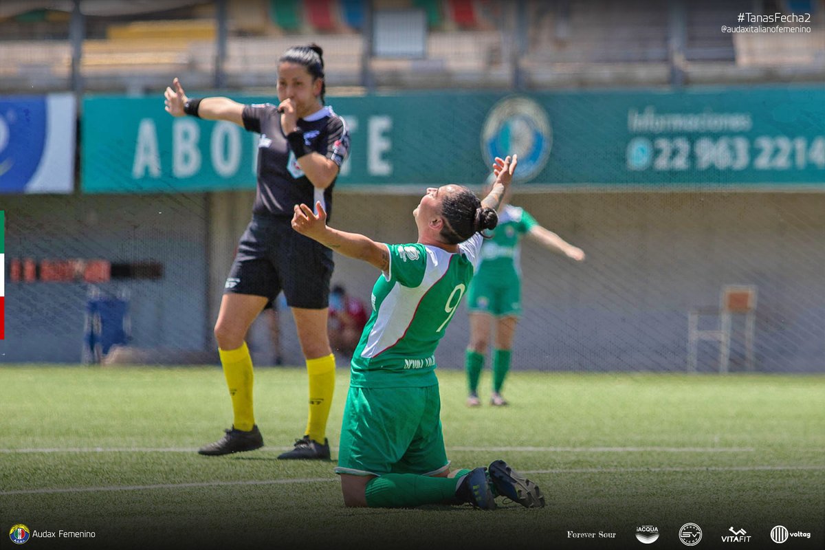 Audaxfemenino's tweet photo. Lindo inicio de semana para tod@s 🤩🇮🇹
.
Si, estamos felices ❤️, pero ya estamos pensando en nuestro próximo rival 🙅🏻♀️⚽.
.
📸 : Guillermo Rivas 🔝.
@audaxitaliano @ANFPChile @ANJUFFChile
#AquíJugamosTodos #TconA #AudaxItaliano #AudaxFemenino #Transicion2020 #NosotrasJugamos https://t.co/ykL1ERAJ6u