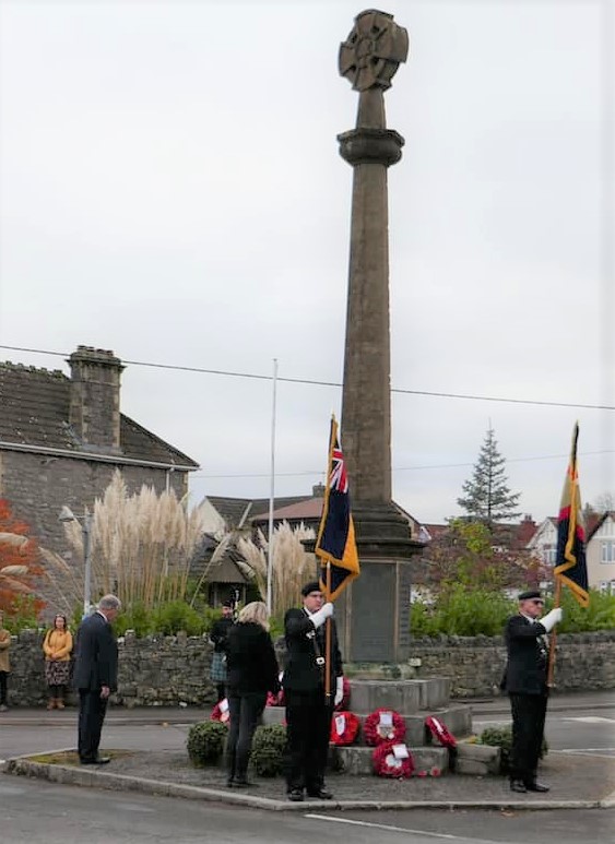 RotaryMendip's tweet photo. The Club President Ceri Davies laying a wreath at the Cheddar Cenotaph to remember all those who have fallen in conflict. @District1200 @RotaryGBI https://t.co/oeOZKnhvdS