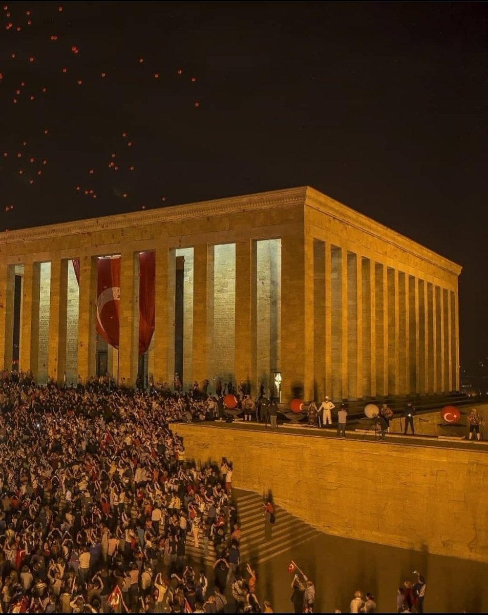 Açtığın yolda , gösterdiğin hedefe ..
#Atamİzindeyiz
#10Kasim