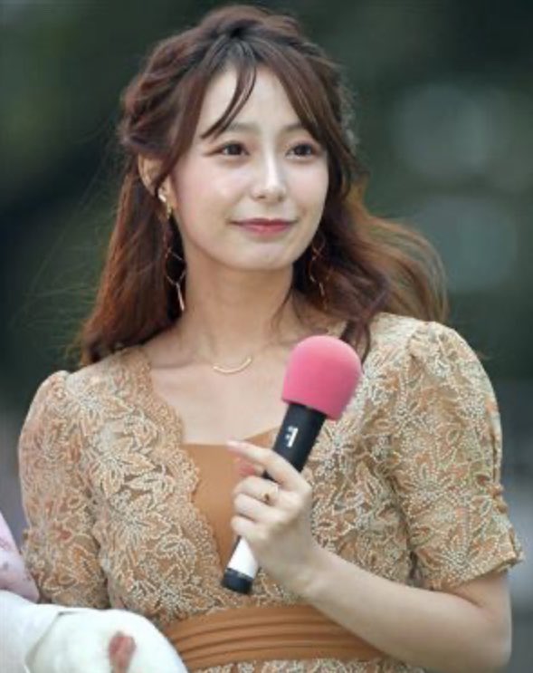 おぱい子 歯列矯正中 宇垣アナは ゴリゴリの骨格 ストレートクラシックだけど鎖骨の出具合いとか見ると大分低体重だよね なのに脚の太さは やっぱりクラシックだなぁと思うし クラシックは 手首足首が細いから 手首の骨がやっぱり目立つ