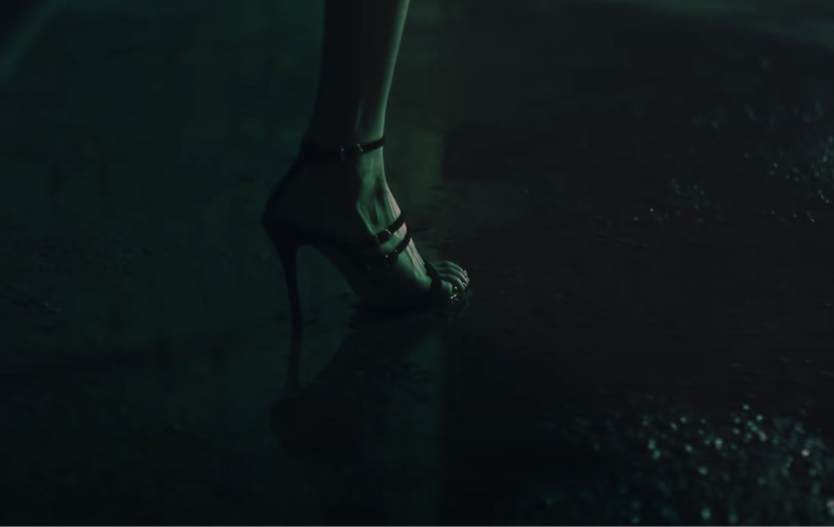 My favorite cinematic moments from GFRIEND's MAGOA thread.(disclaimer: I personally don't stan GFRIEND BUT THIS SONG SLAPS, this thread is made purely to appreciate composition, lighting and color choices of the M/V)Go stream  #MAGO