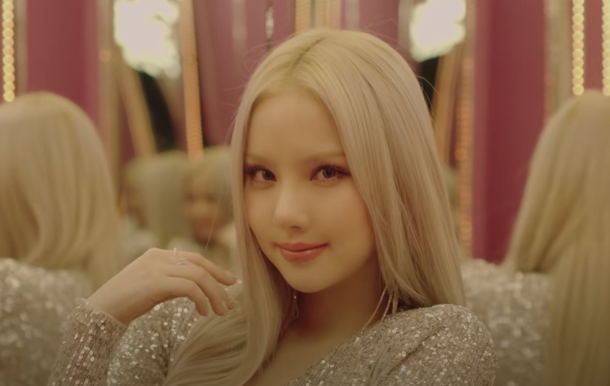 My favorite cinematic moments from GFRIEND's MAGOA thread.(disclaimer: I personally don't stan GFRIEND BUT THIS SONG SLAPS, this thread is made purely to appreciate composition, lighting and color choices of the M/V)Go stream  #MAGO