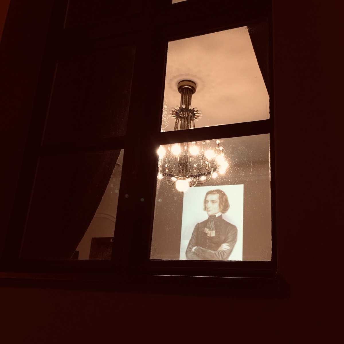 AdamBosze's tweet photo. 7-kor kezdünk, Liszt már bent van. (Nagy zenészek, nagy szerelmek - #Liszt, Óbudai Társaskör) https://t.co/5AtxWmaKrE